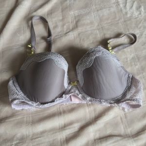 Flattering Victoria Secret Bra